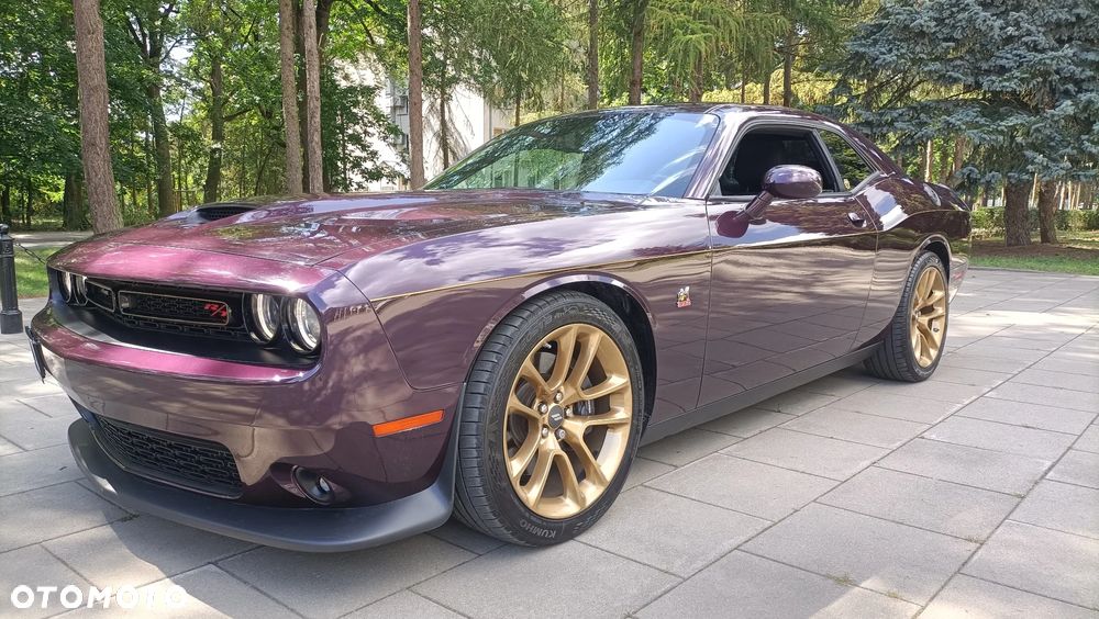 Dodge Challenger - 1