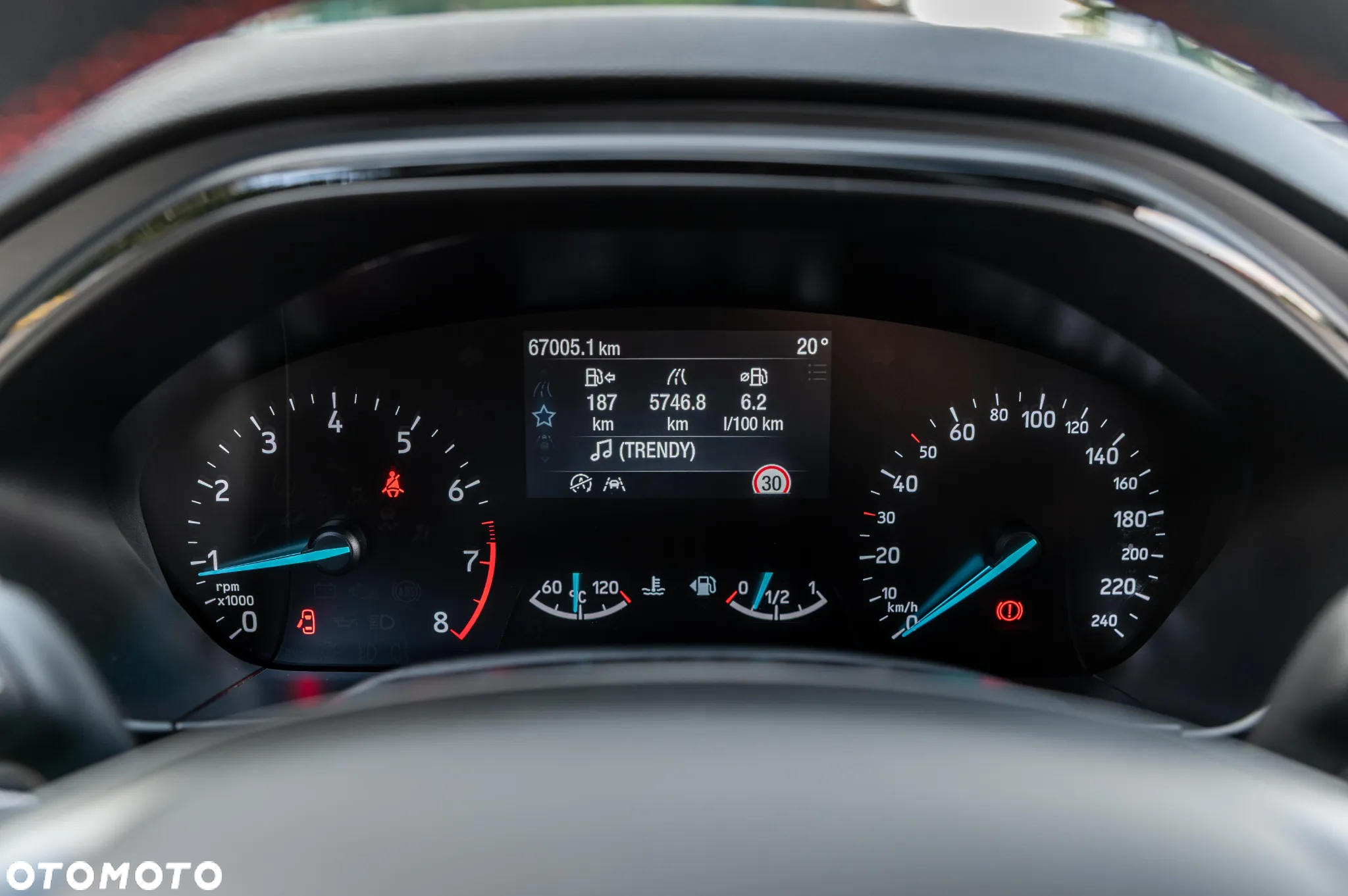 Ford Focus 1.0 EcoBoost Hybrid ST-LINE - 23