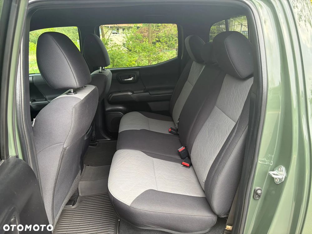 Toyota Tacoma - 12