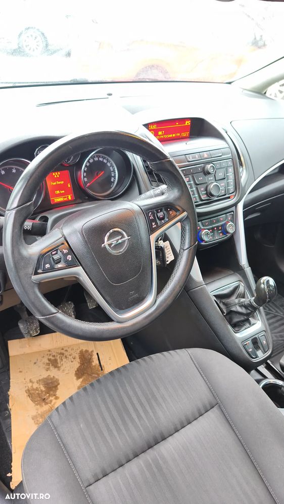 Opel Zafira - 9