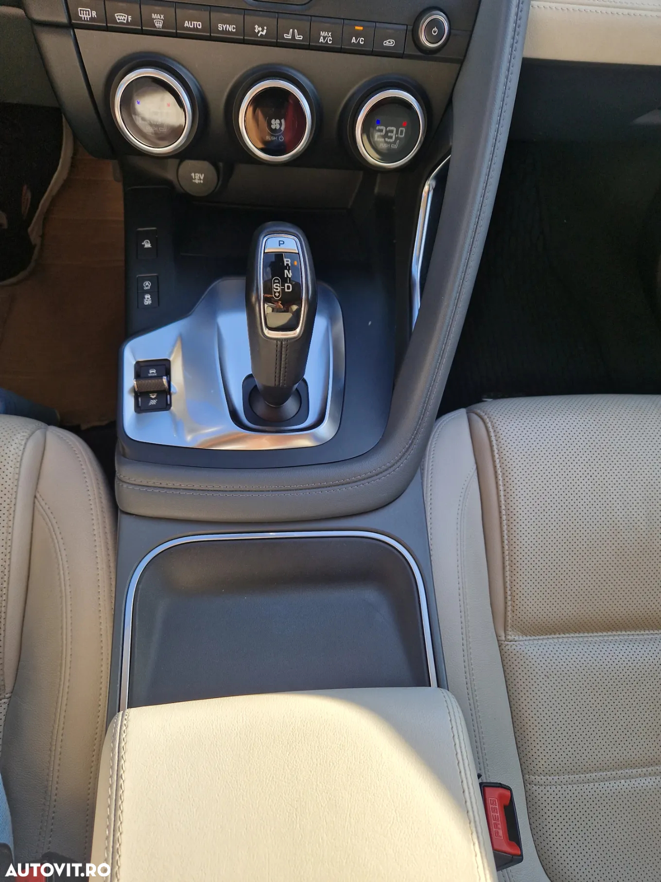 Jaguar E-Pace D150 AWD R-Dynamic S - 24