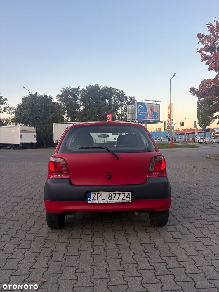 Toyota Yaris 1.0 Base - 2