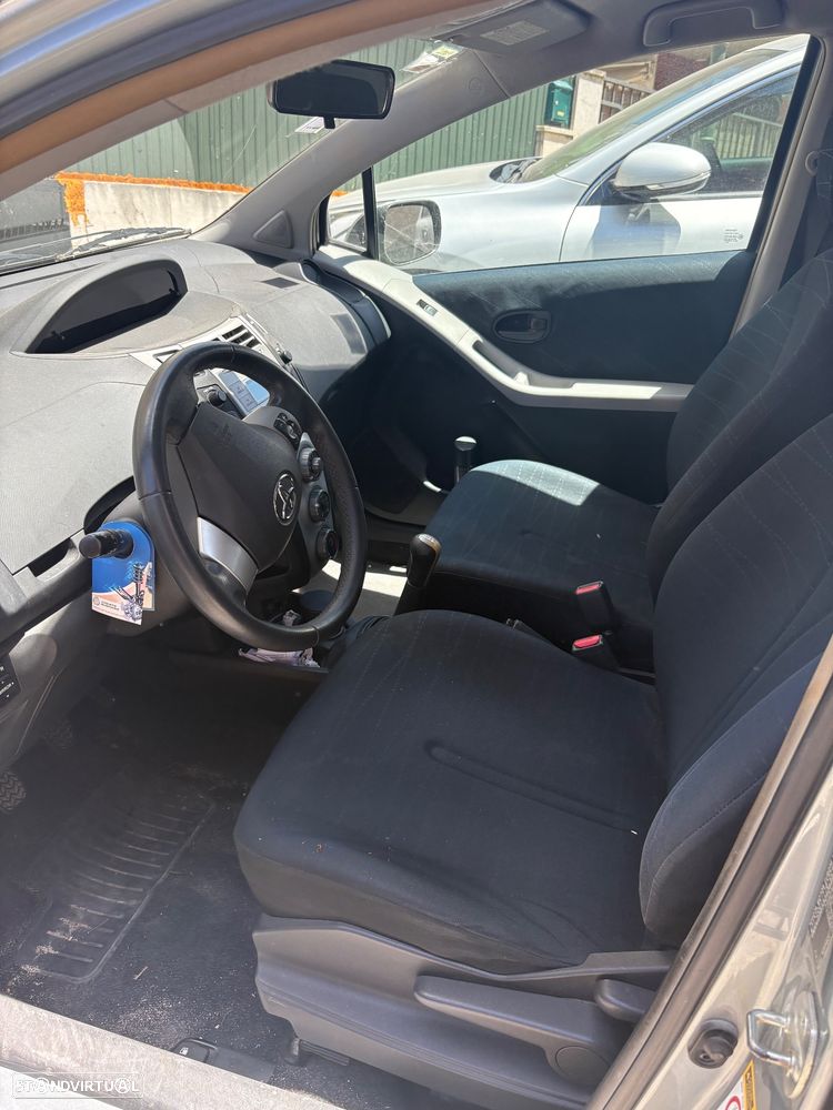 Toyota Yaris 1.0 VVT-i - 4