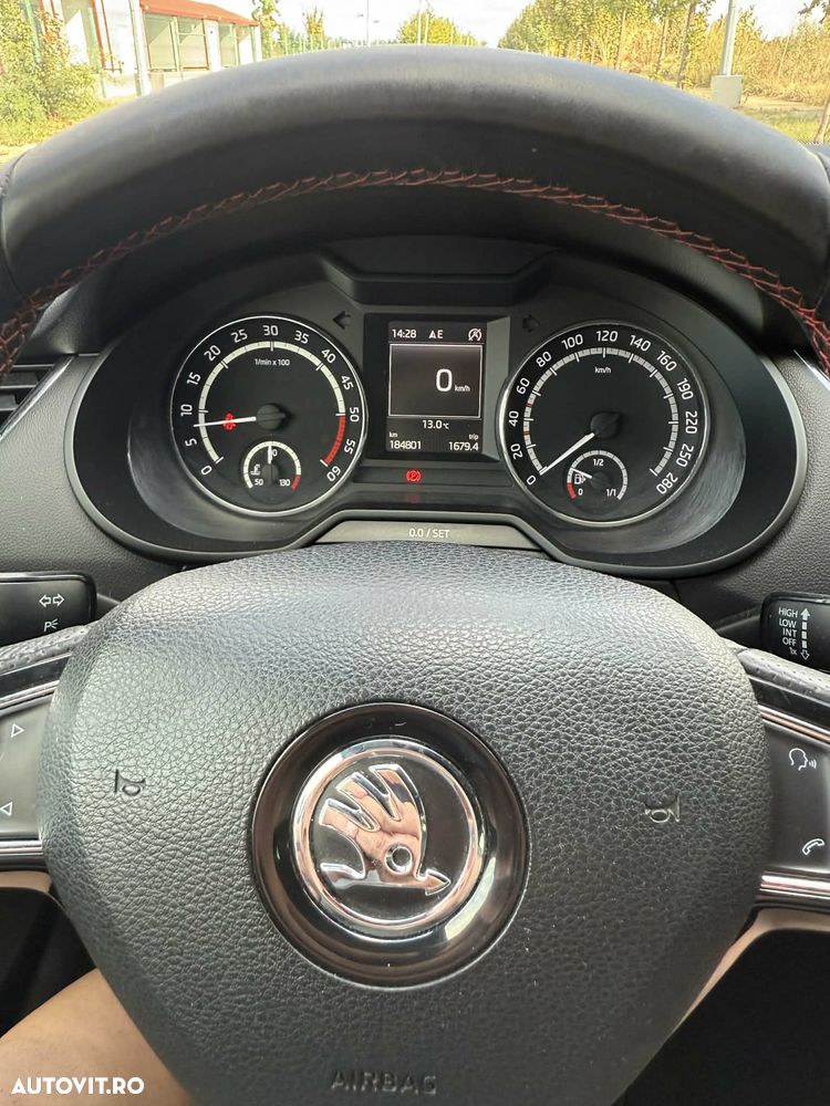 Skoda Octavia Combi 2.0 TDI RS - 6