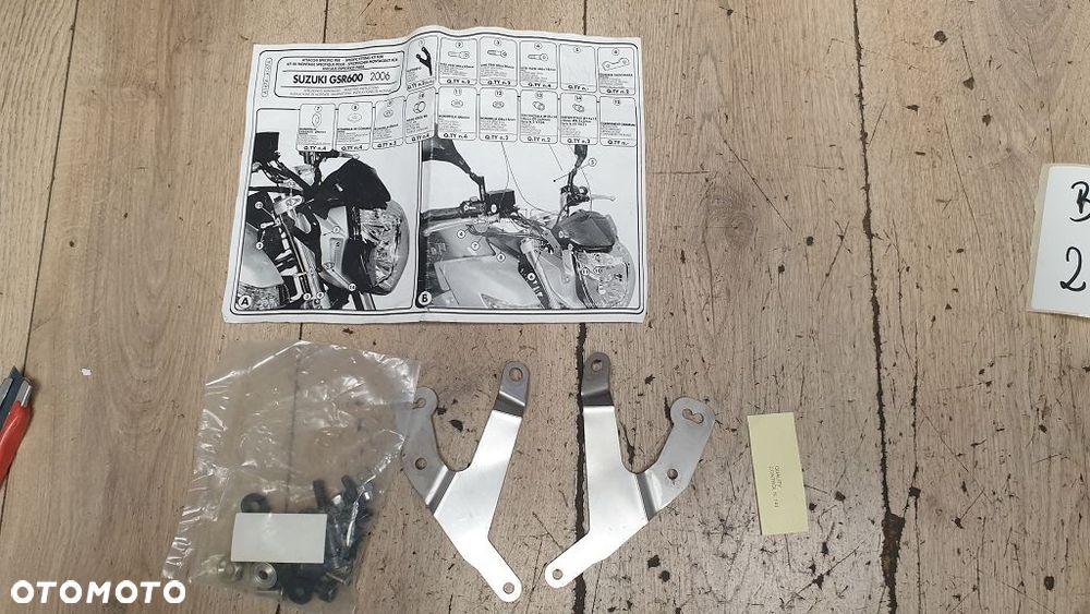 Uchwyt mocowanie szyby Givi A167A Suzuki GSR 600 - 7