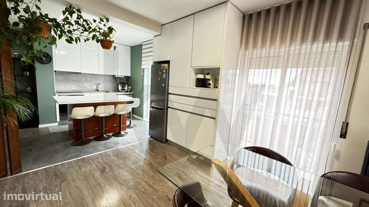 Apartamento T1 com Garagem, Arrumo e Ar Condicionado – Muito Próximo d - Grande imagem: 2/24