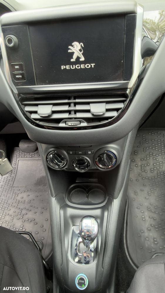 Peugeot 208 - 16