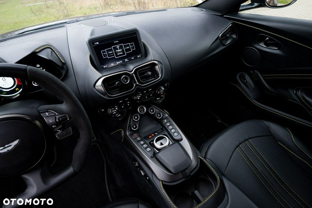 Aston Martin Vantage - 26