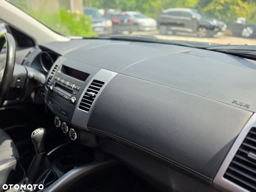 Mitsubishi Outlander - 24