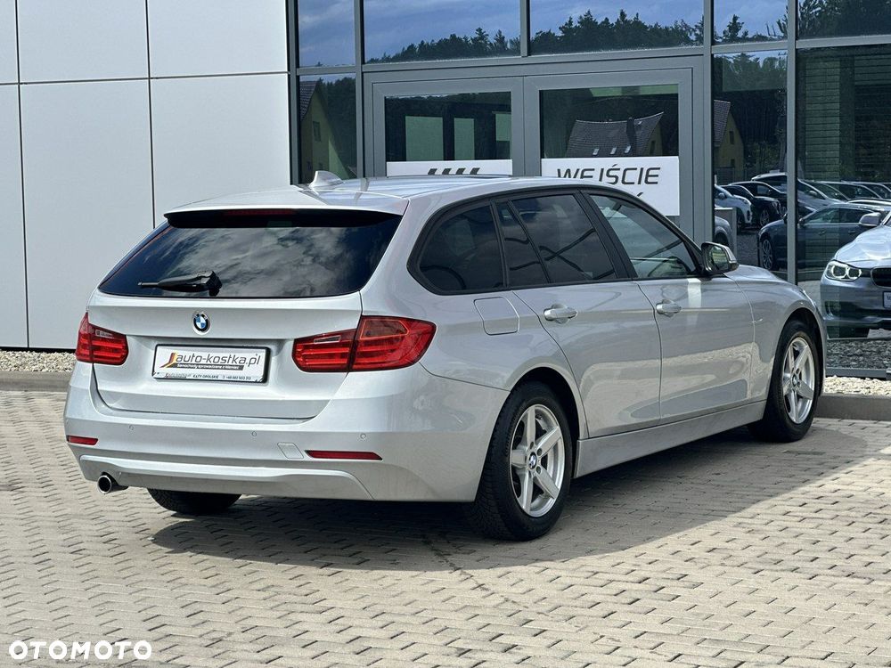 BMW Seria 3 320d DPF Touring - 8