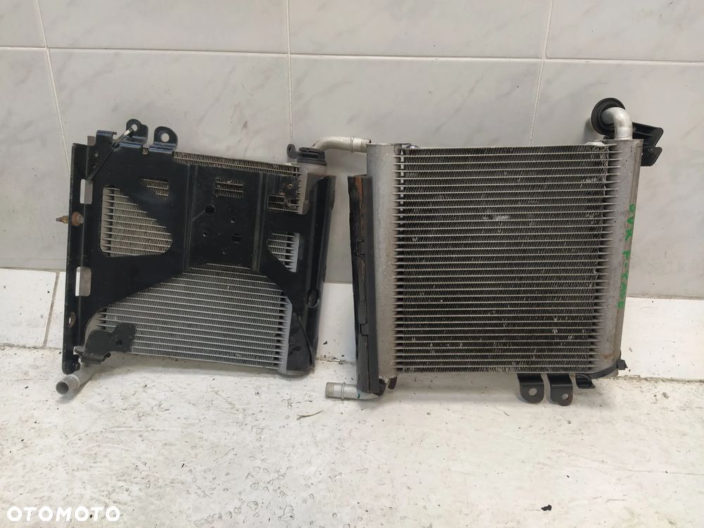 JAGUAR F-PACE X761 SVR 2016- DODATKOWA CHŁODNICA CHŁODNICE BOCZNE PRAWA MOCOWANIE ORYGINAŁ - 2