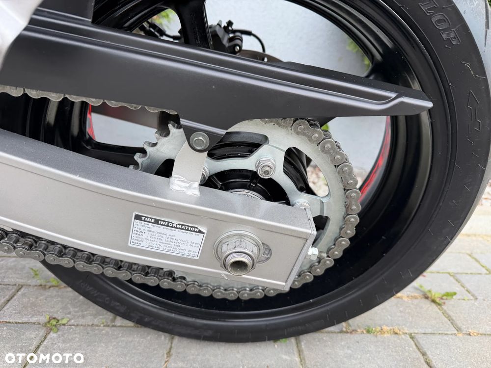 Yamaha FZ - 28