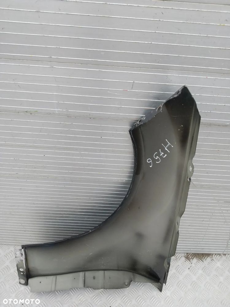 B669/H241/H283/H756/F990 MERCEDES W204 BŁOTNIK PRAWY PRZÓD - 13