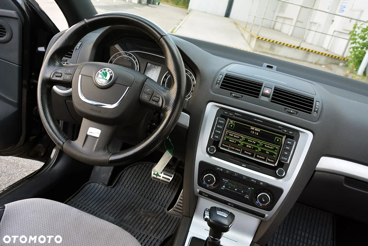 Skoda Octavia Combi 2.0 TDI CR DPF DSG RS - 3