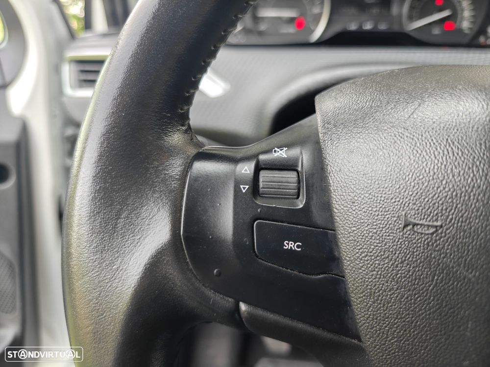 Peugeot 2008 1.2 PureTech Style - 30