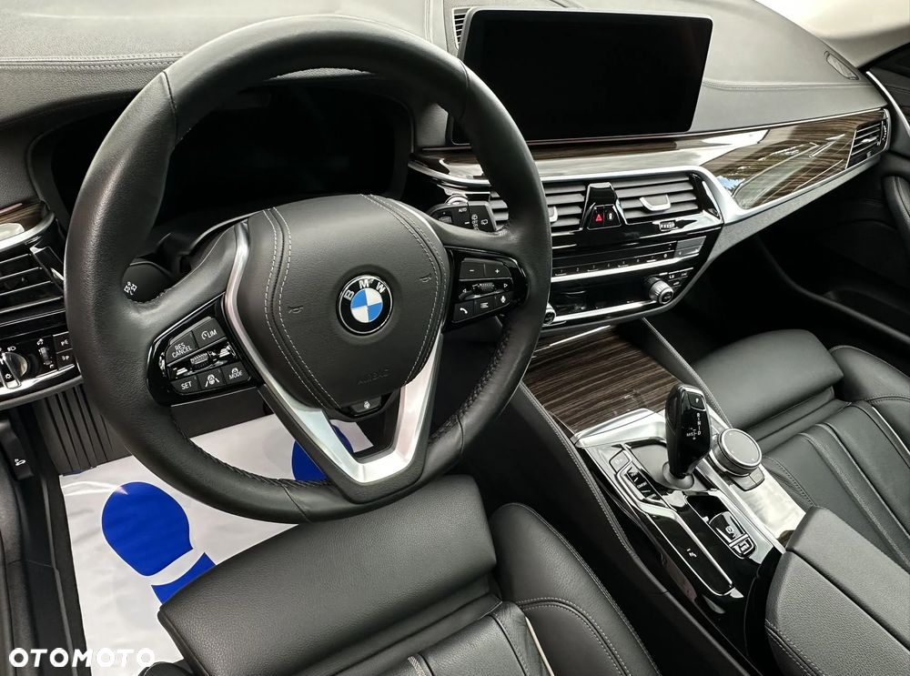 BMW Seria 5 530d xDrive mHEV Luxury Line - 17