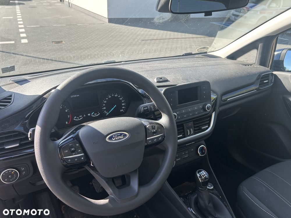 Ford Fiesta 1.1 Trend - 17