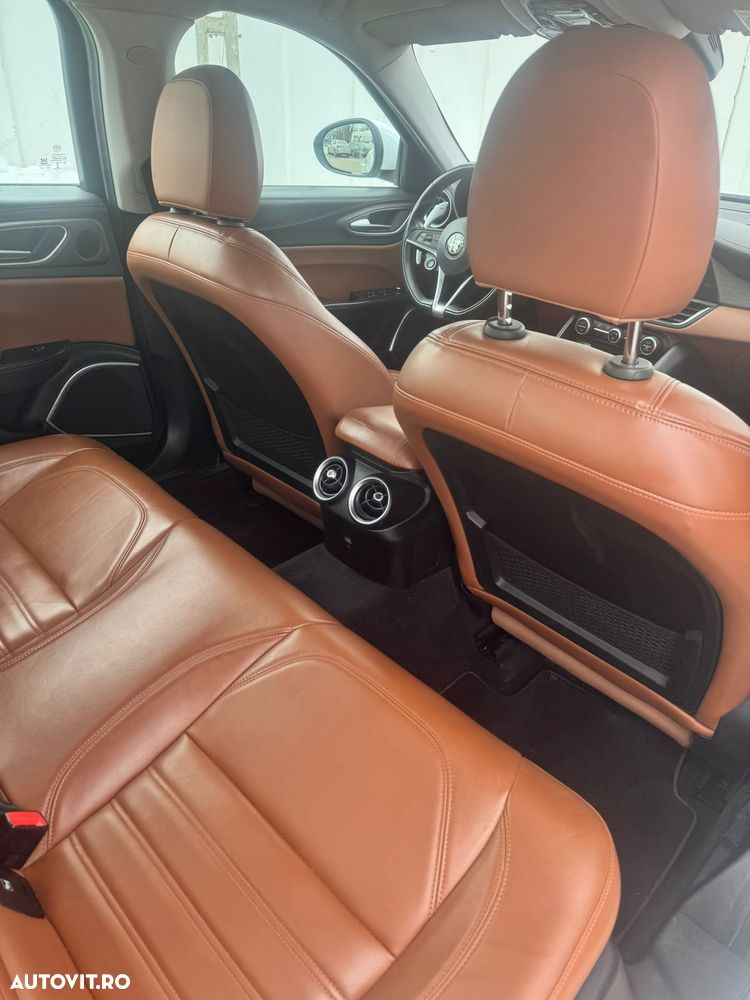 Alfa Romeo Giulia 2.2 AT8 Business - 8