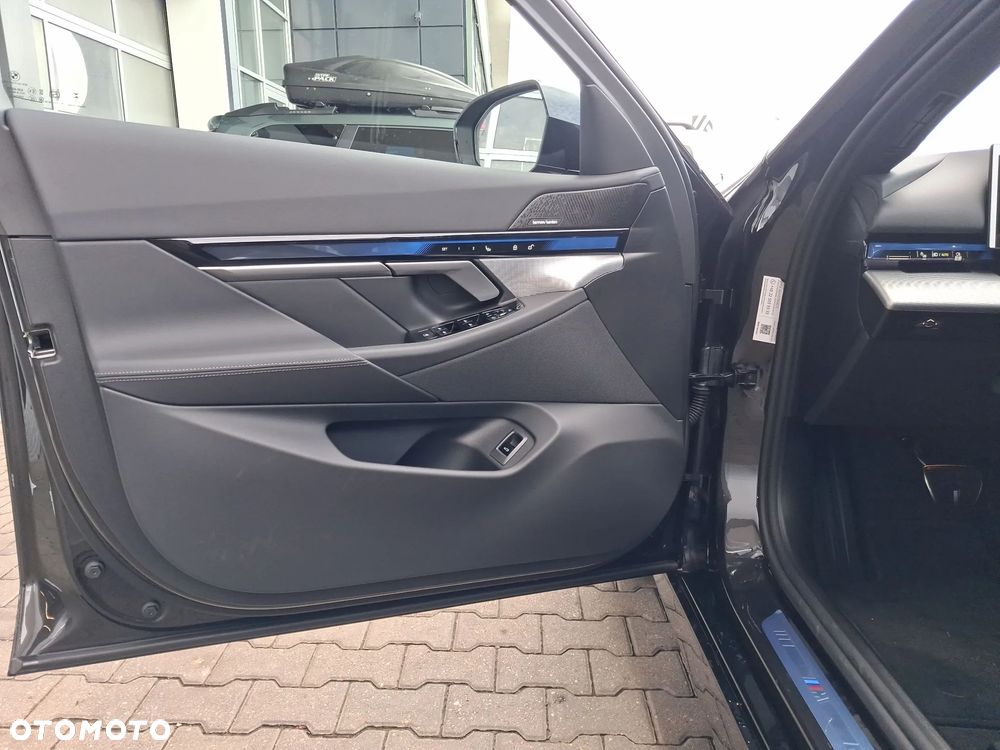 BMW Seria 5 520d xDrive mHEV M Sport - 11