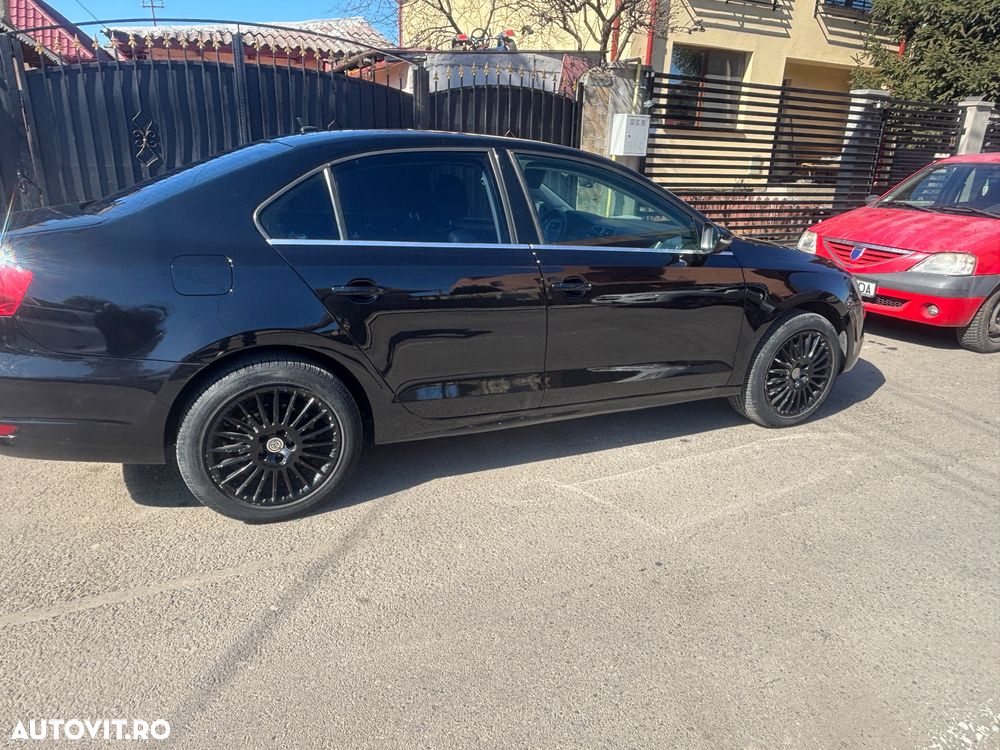 Volkswagen Jetta 2.0 TDI DSG Comfortline - 9