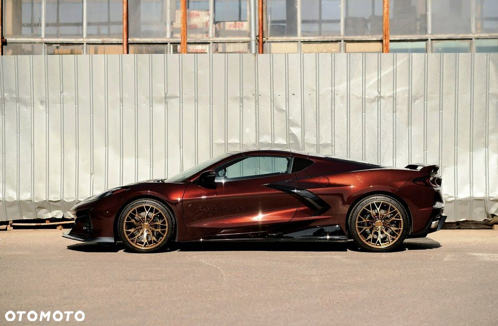 Chevrolet Corvette - 17