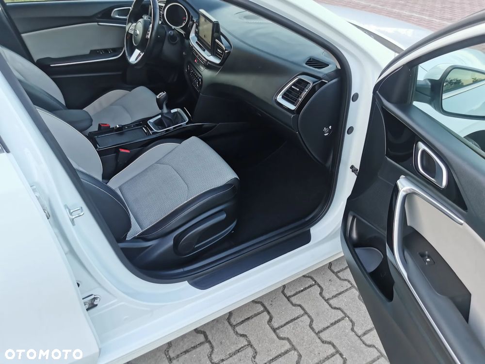 Kia Ceed 1.4 T-GDI OPF Spirit - 23