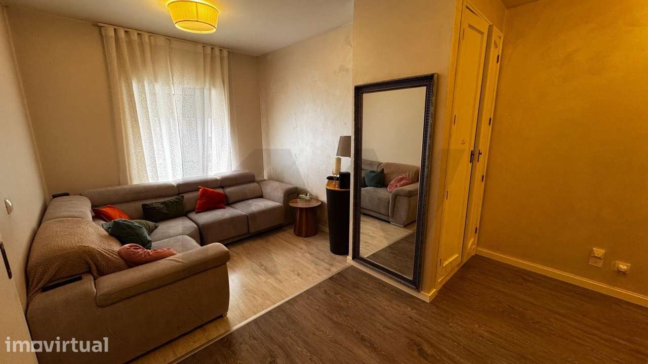 Apartamento T1 com Garagem e Arrumo – Muito Próximo do Centro de Íl - Grande imagem: 2/24