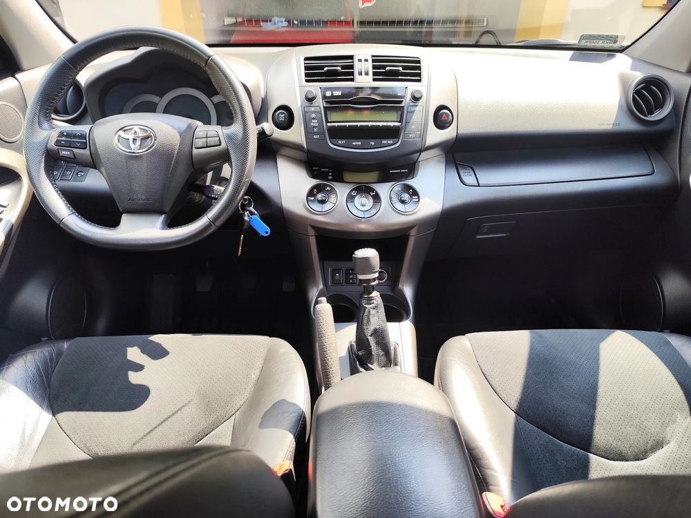 Toyota RAV4 2.2 D-4D Sol - 9