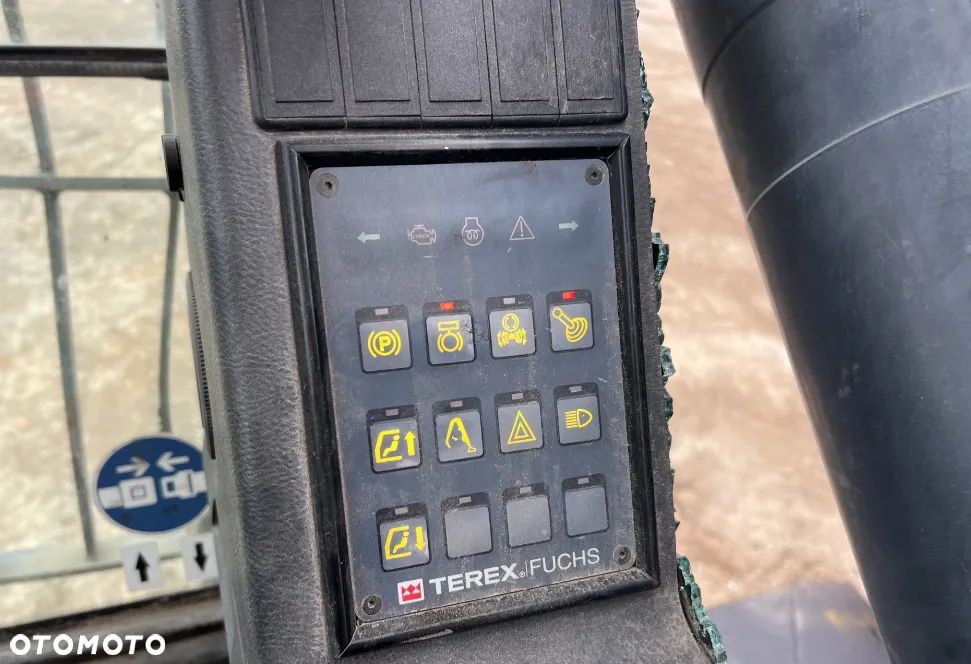 Fuchs MHL 320 Terex - 7