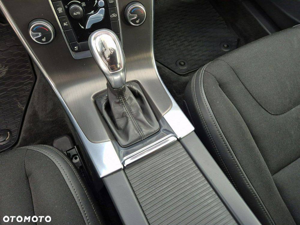 Volvo V60 D3 Geartronic Momentum - 17