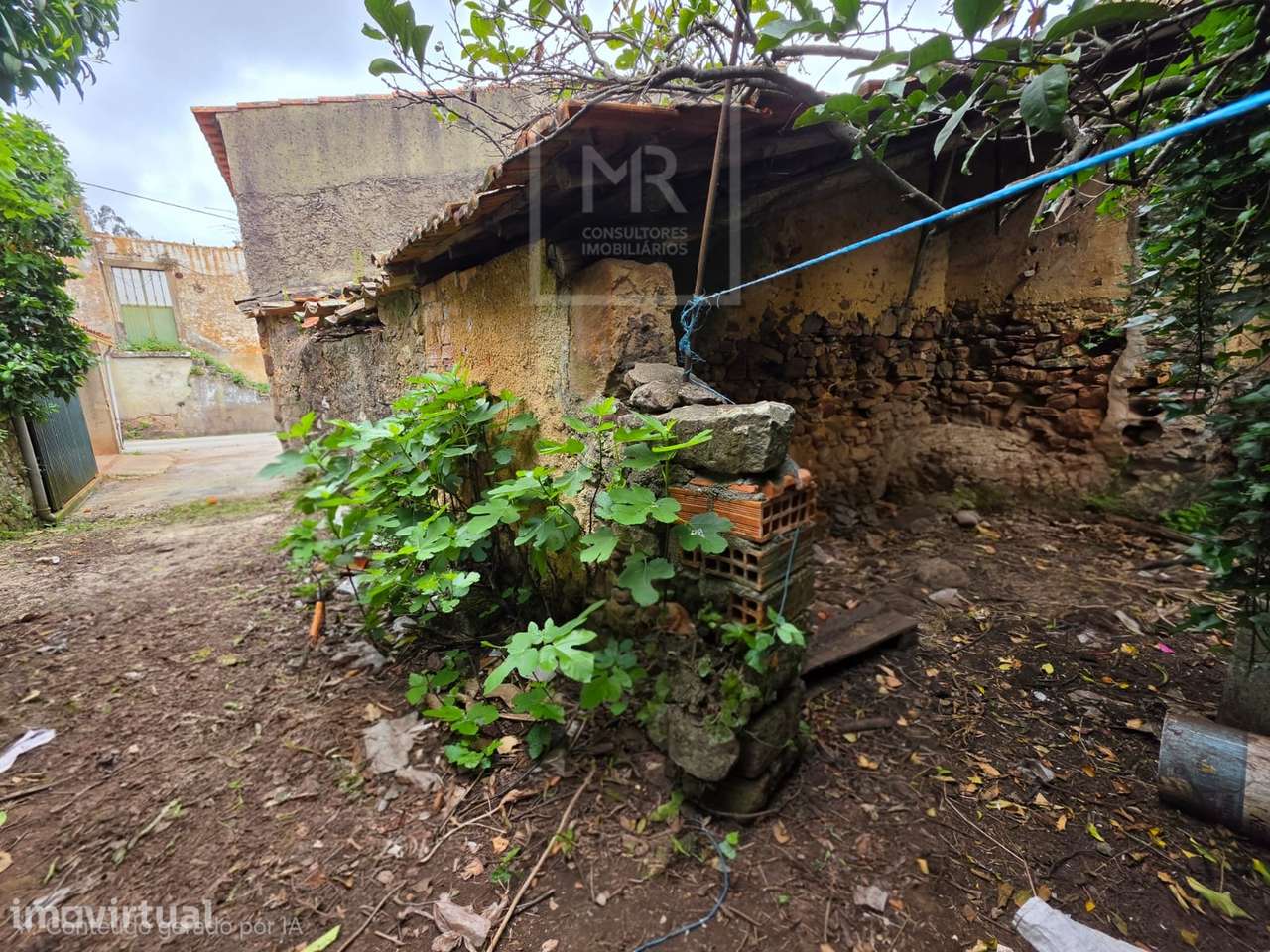 Moradia para Restaurar T3 Venda em Vila Nova de Monsarros,Anadia - Grande imagem: 2/14