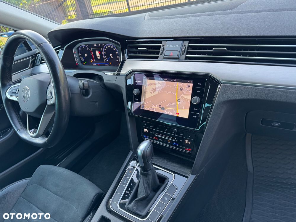 Volkswagen Passat Variant 2.0 TDI EVO Elegance DSG - 10