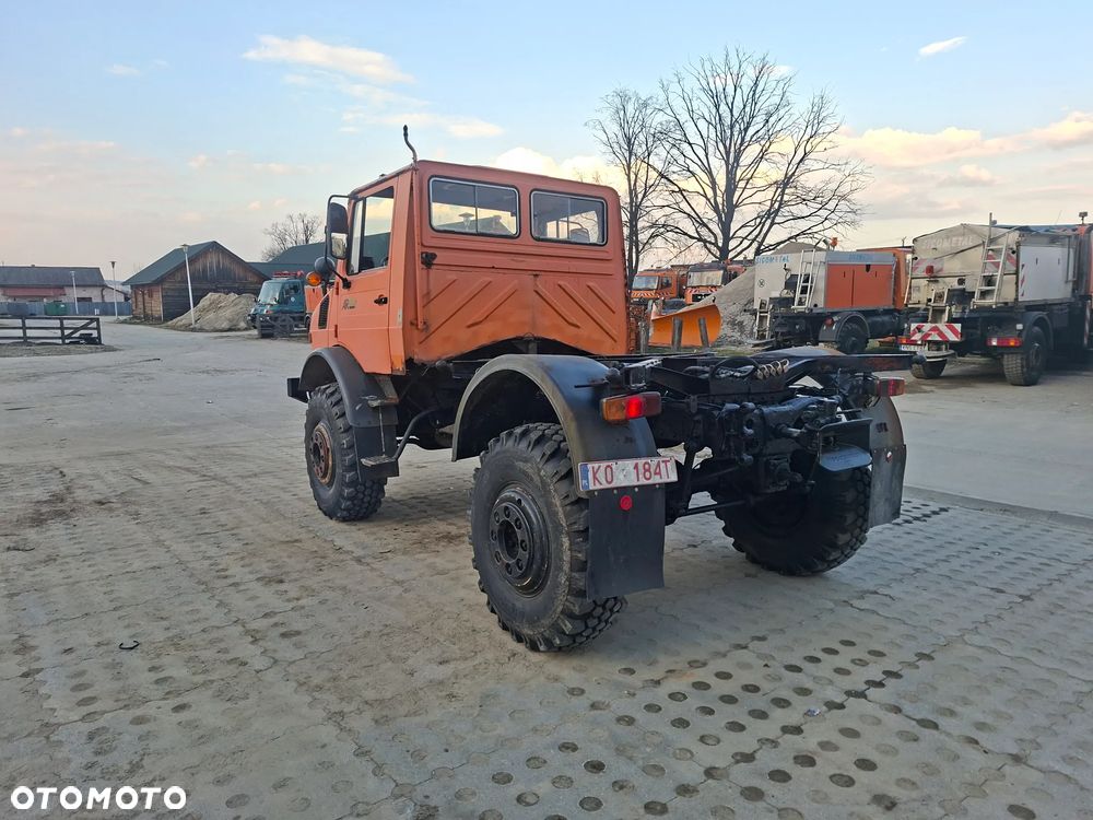 Mercedes-Benz Unimog - 4