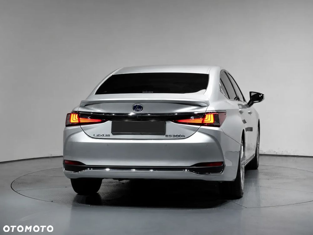 Lexus ES 300h Omotenashi - 5