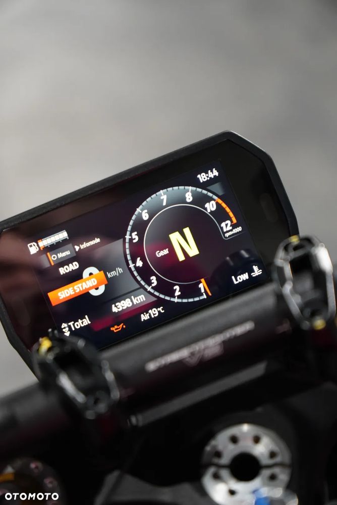 Ducati Streetfighter V2 - 6