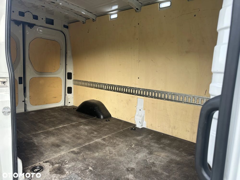 Maxus DELIVER 9 - 21