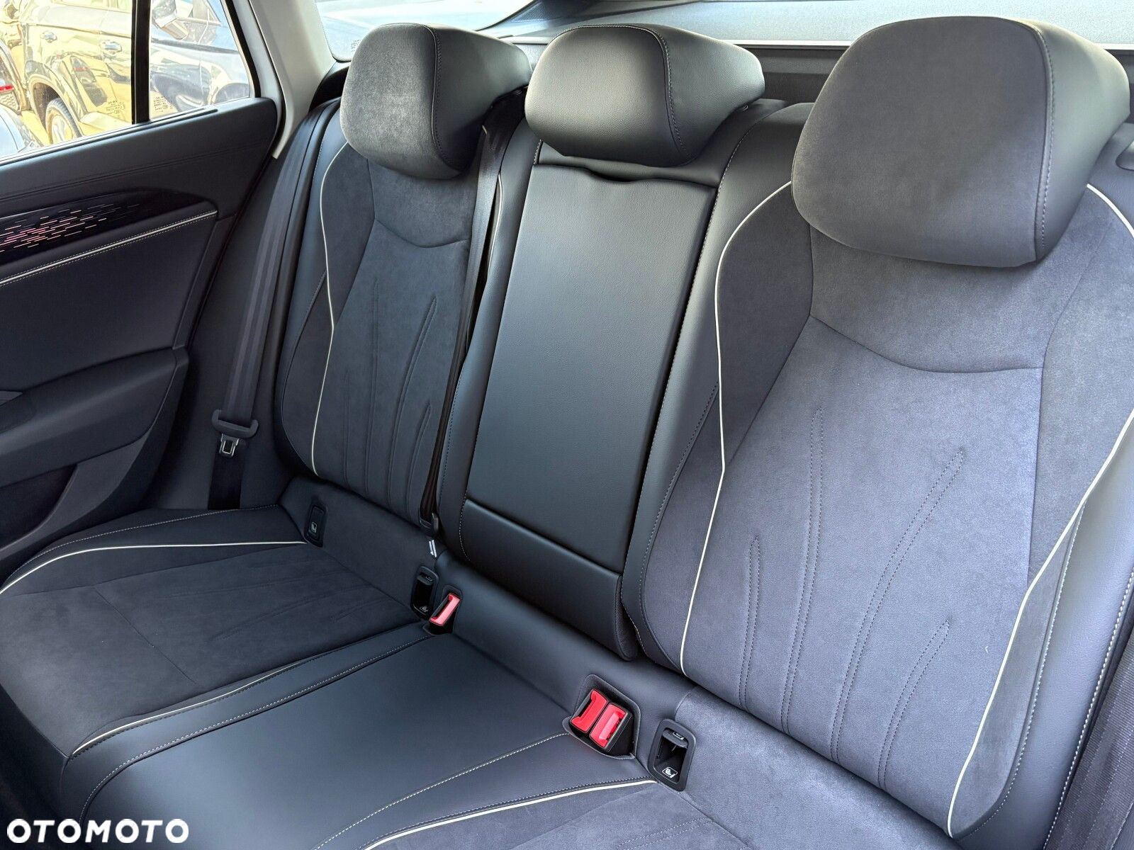 Volkswagen Passat - 11