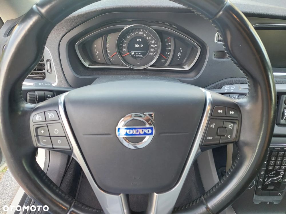 Volvo V40 T2 Momentum - 12