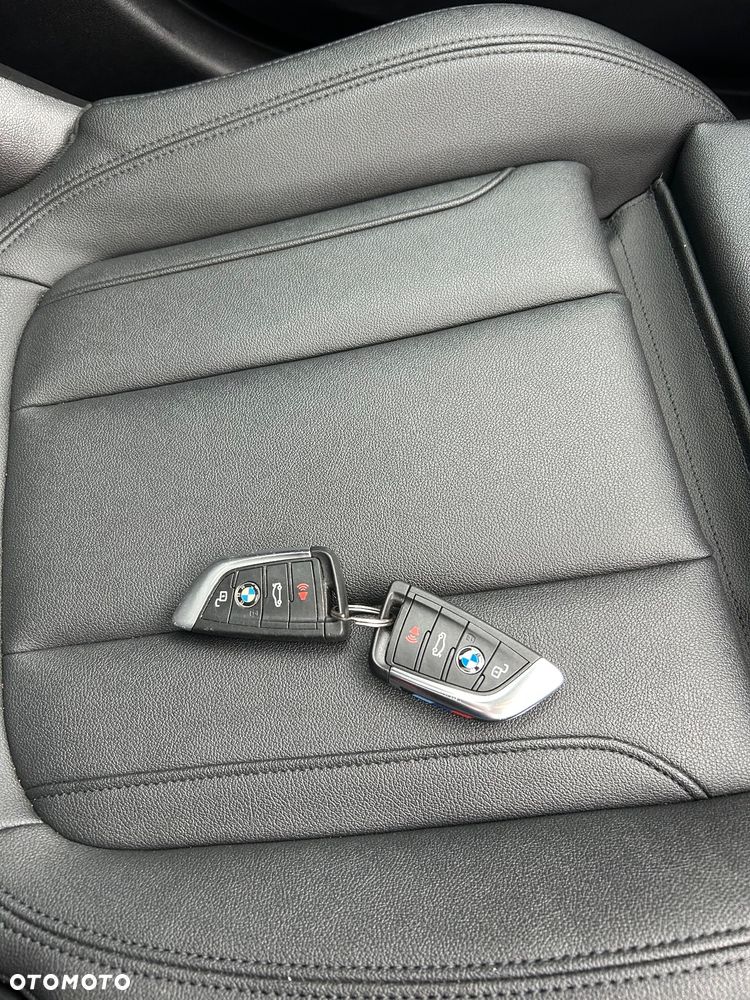 BMW Seria 3 330i - 35