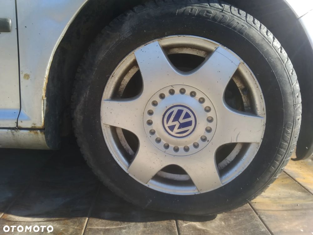 Volkswagen Bora koło 205/55 r16 letnie
