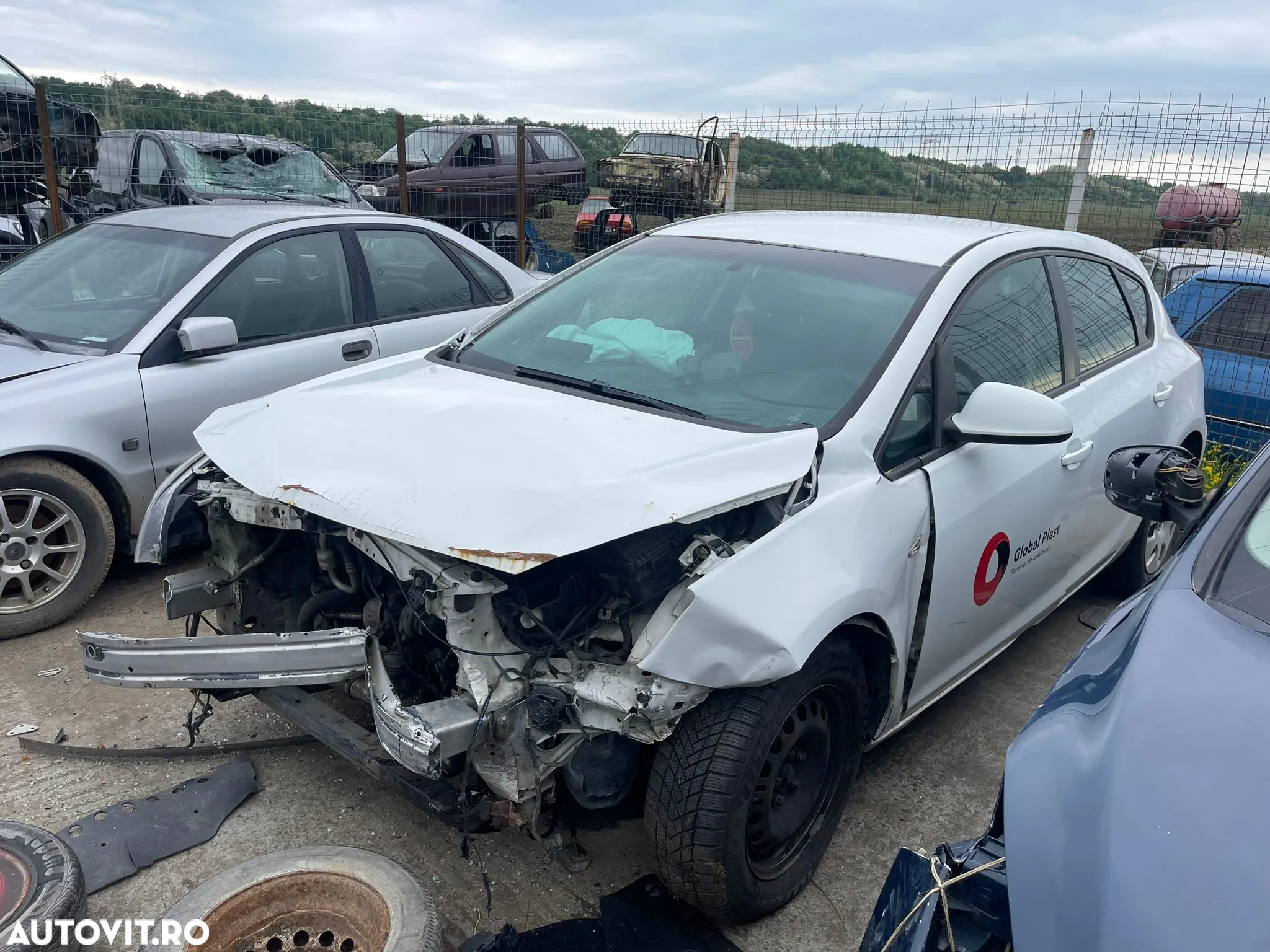 Dezmembrari Opel Astra J 1.7CDTI / DTS - 2