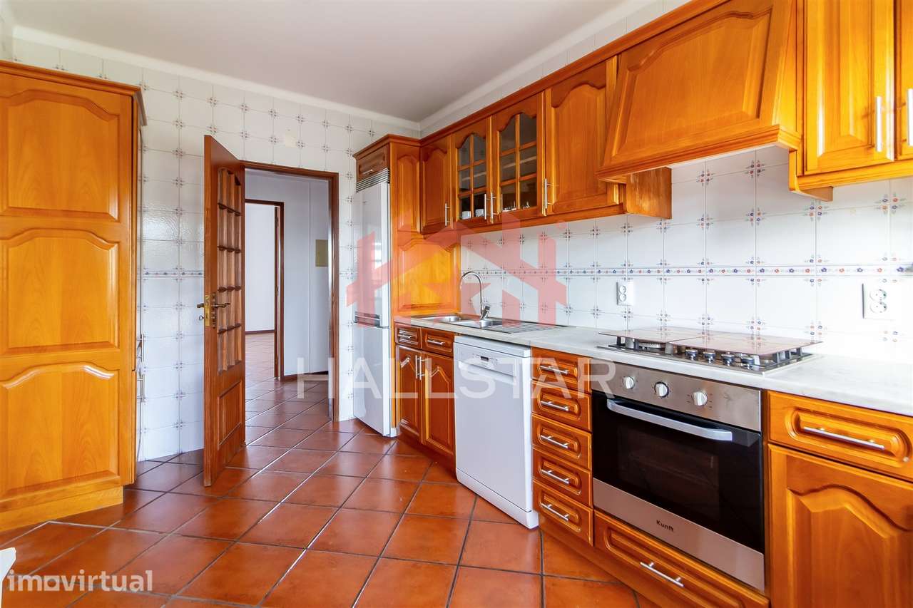 Apartamento T3 / Arrendamento / Cozinha Equipada / Vale da Cabrita / L - Grande imagem: 2/19