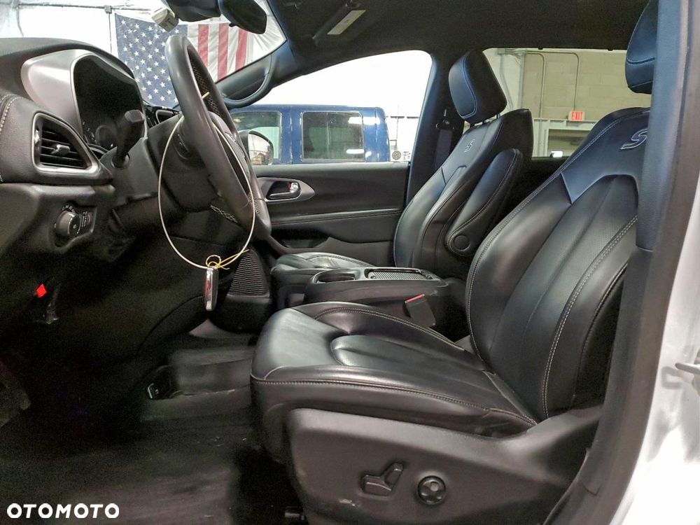 Chrysler Pacifica ver-45-tfsi-quattro-s-tronic-s-line - 8