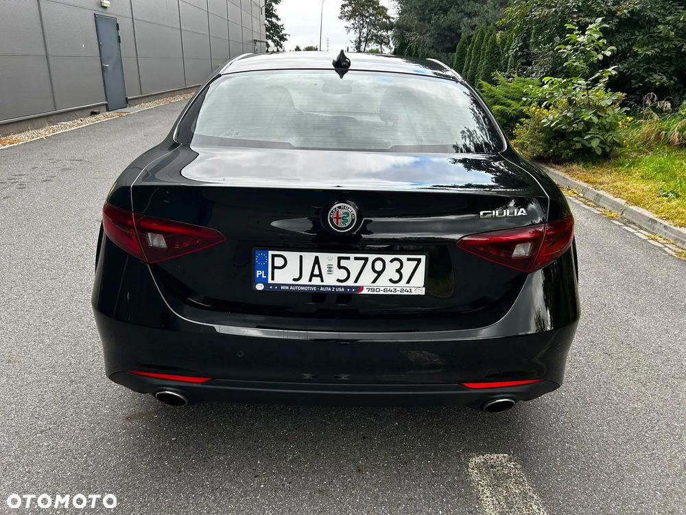 Alfa Romeo Giulia - 11