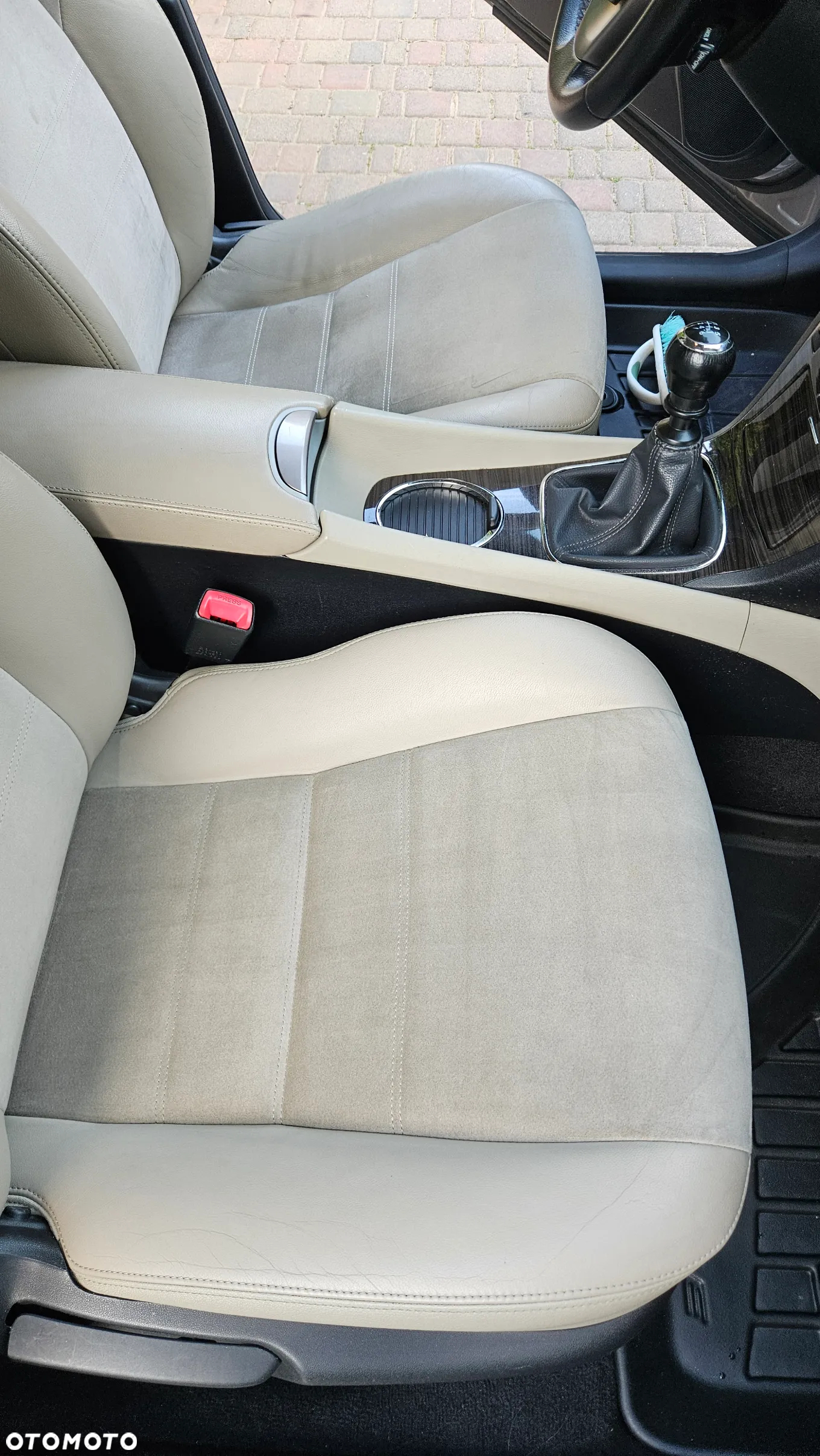 Toyota Avensis 2.0 D-4D Premium - 19