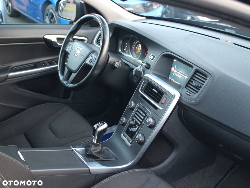 Volvo V60 D3 Momentum - 11