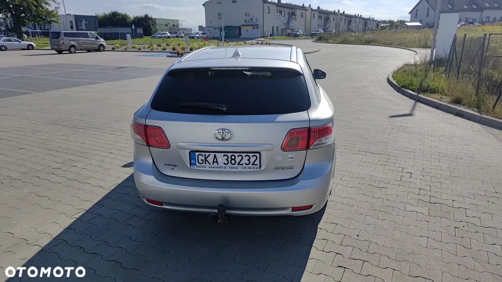 Toyota Avensis 1.8 Sol NAVI - 12