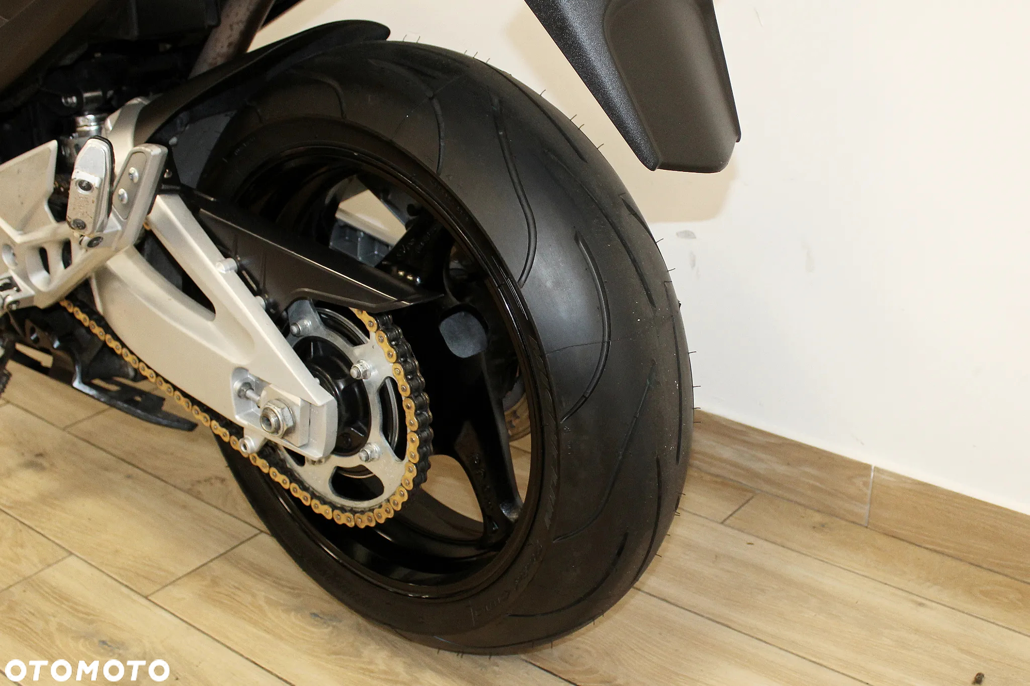 Suzuki GSR - 5