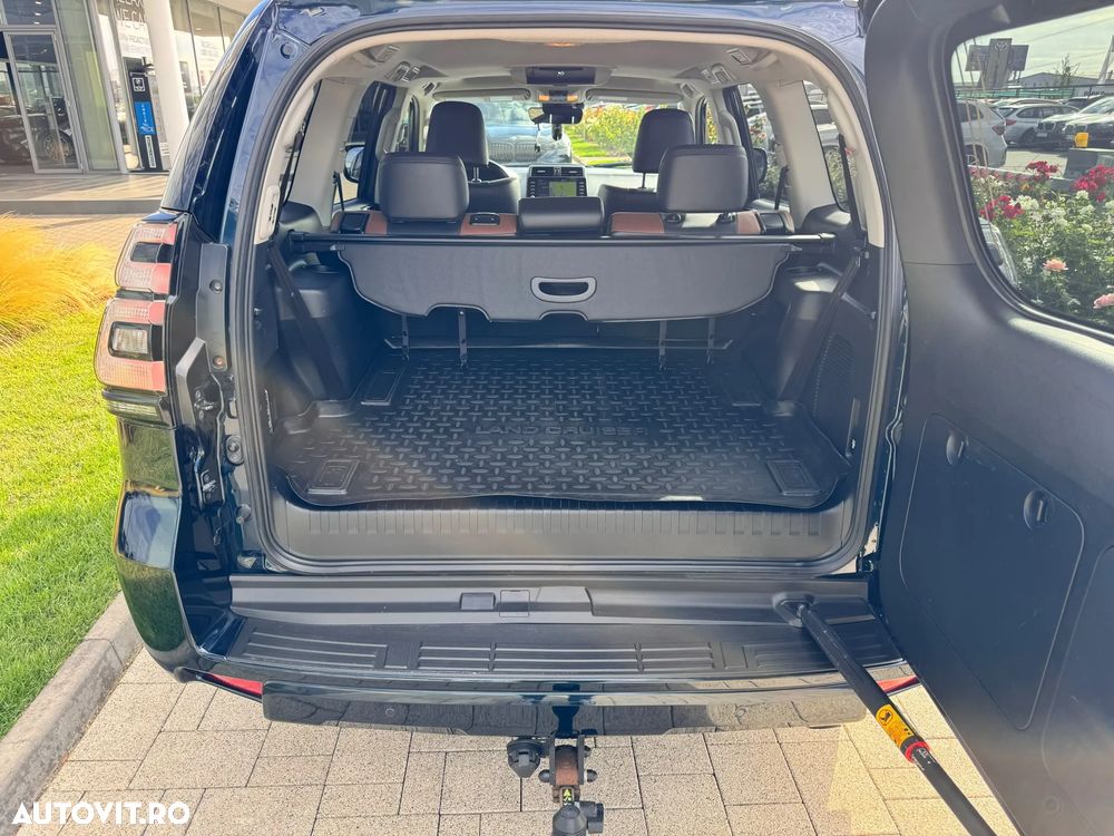 Toyota Land Cruiser 2.8l D-4D 204 CP A/T Luxury Black Matte Edition - 31