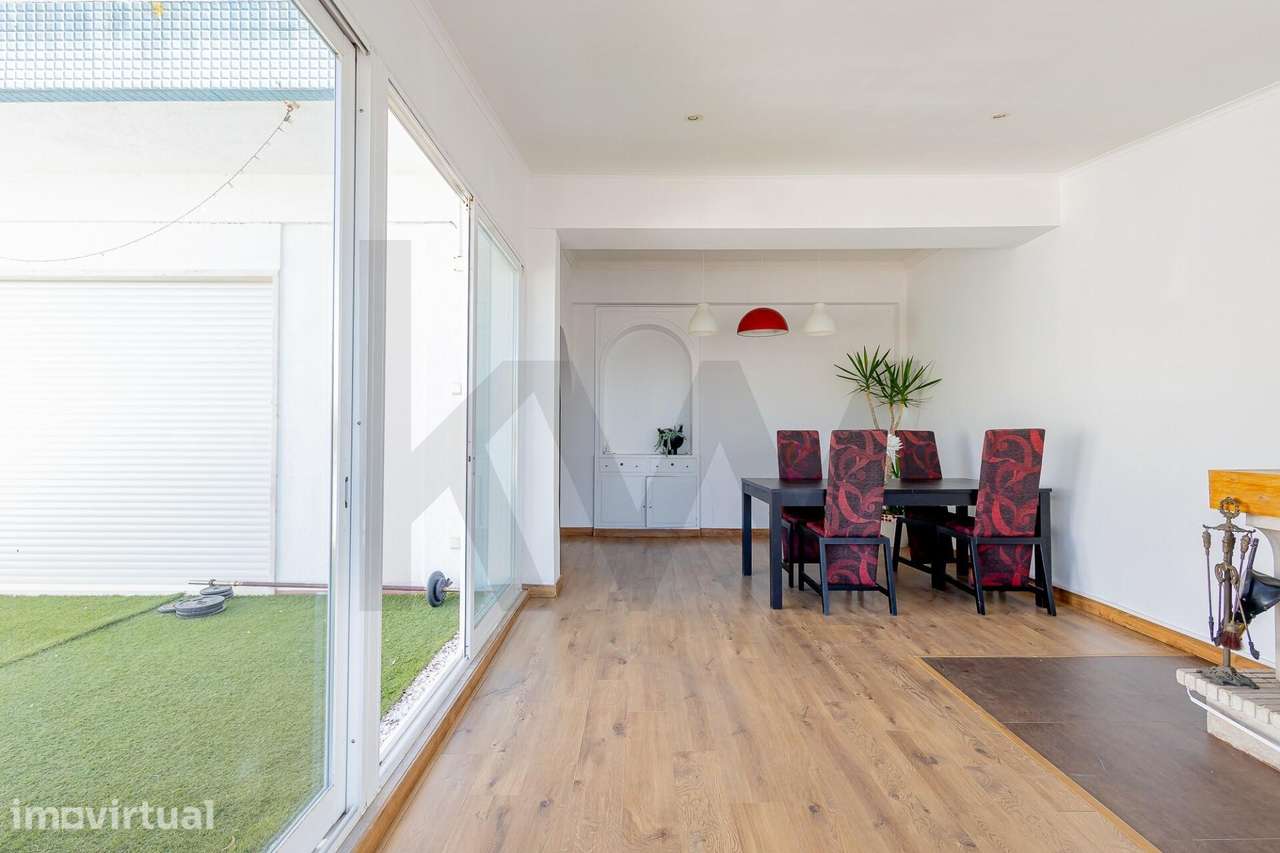 Apartamento T2 com Terraço e Vista Mar | Santo António da Caparica - Grande imagem: 4/26